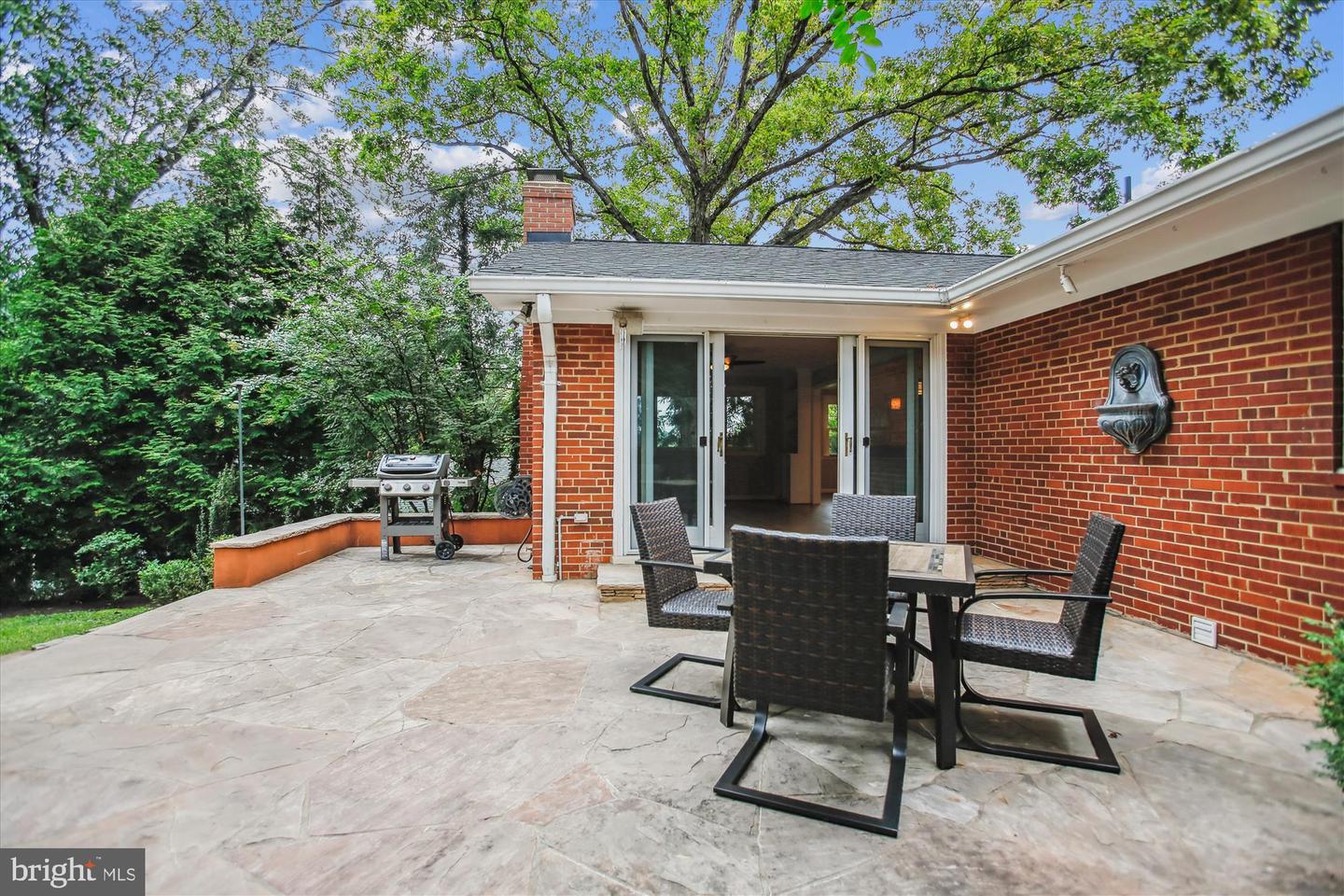 Arlington, Virginia, 22202, United States, 5 Bedrooms Bedrooms, ,3 BathroomsBathrooms,Residential,Active,1926909