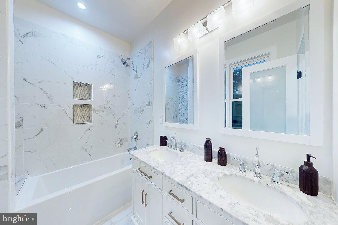 Washington, District Of Columbia, 20018, United States, 6 Bedrooms Bedrooms, ,5 BathroomsBathrooms,Residential,Active,1964489