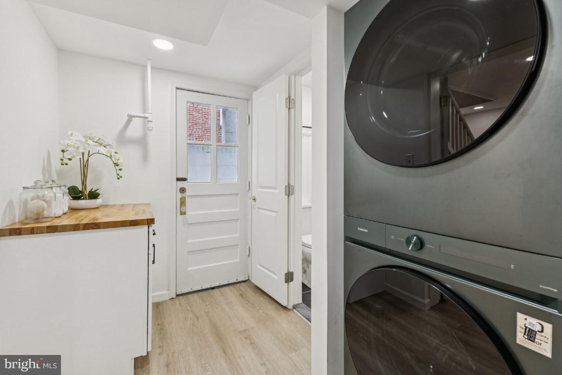 Arlington, Virginia, 22203, United States, 3 Bedrooms Bedrooms, ,3 BathroomsBathrooms,Residential,Active,2007962