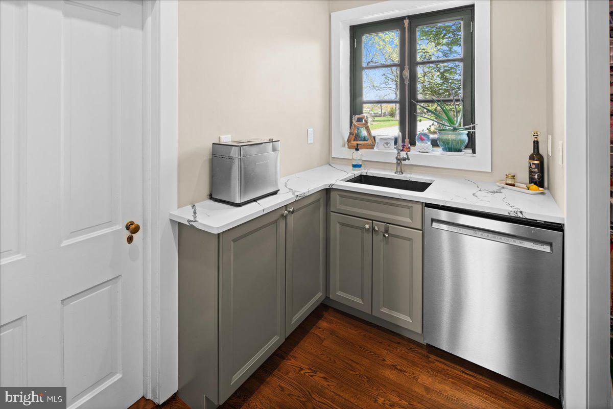 Princeton, New Jersey, 08540, United States, 6 Bedrooms Bedrooms, ,7 BathroomsBathrooms,Residential,Active,2011847