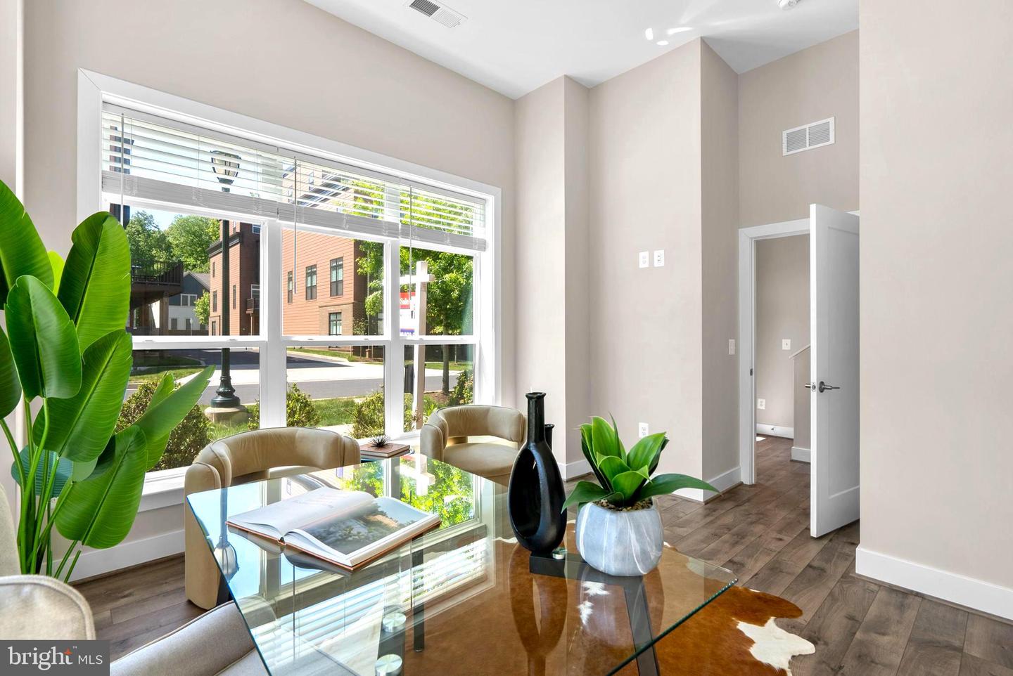 Rockville, Maryland, 20852, United States, 5 Bedrooms Bedrooms, ,5 BathroomsBathrooms,Residential,Active,2044158