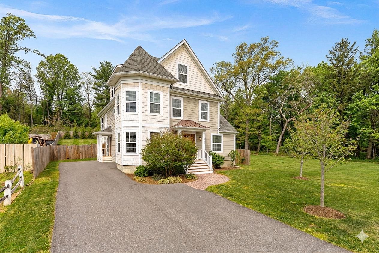 Annandale, Virginia, 22003, United States, 4 Bedrooms Bedrooms, ,4 BathroomsBathrooms,Residential,Active,2044601