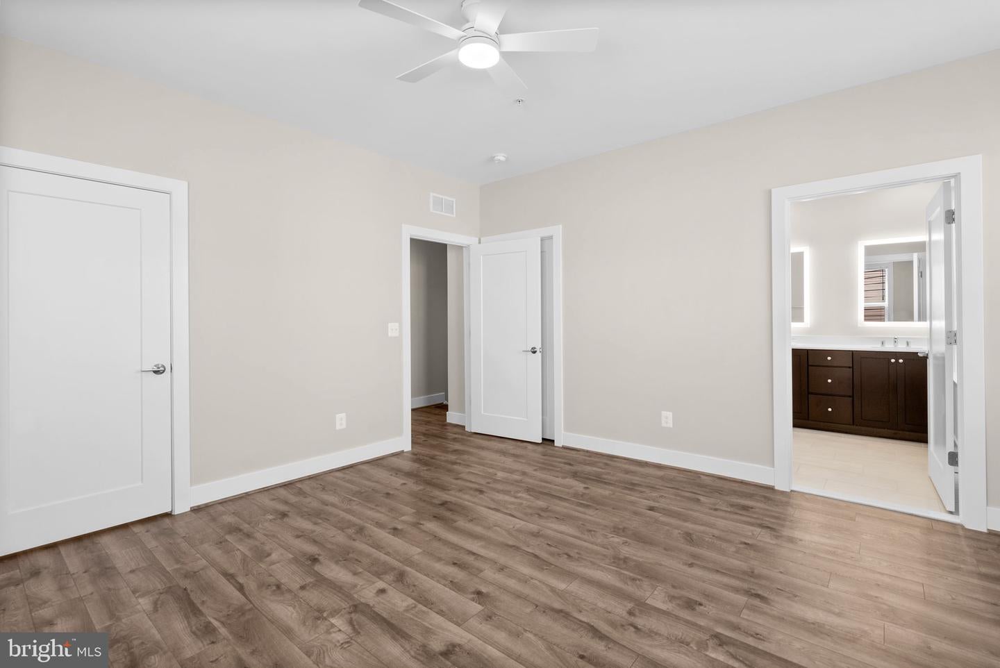 Rockville, Maryland, 20852, United States, 5 Bedrooms Bedrooms, ,5 BathroomsBathrooms,Residential,Active,1954009