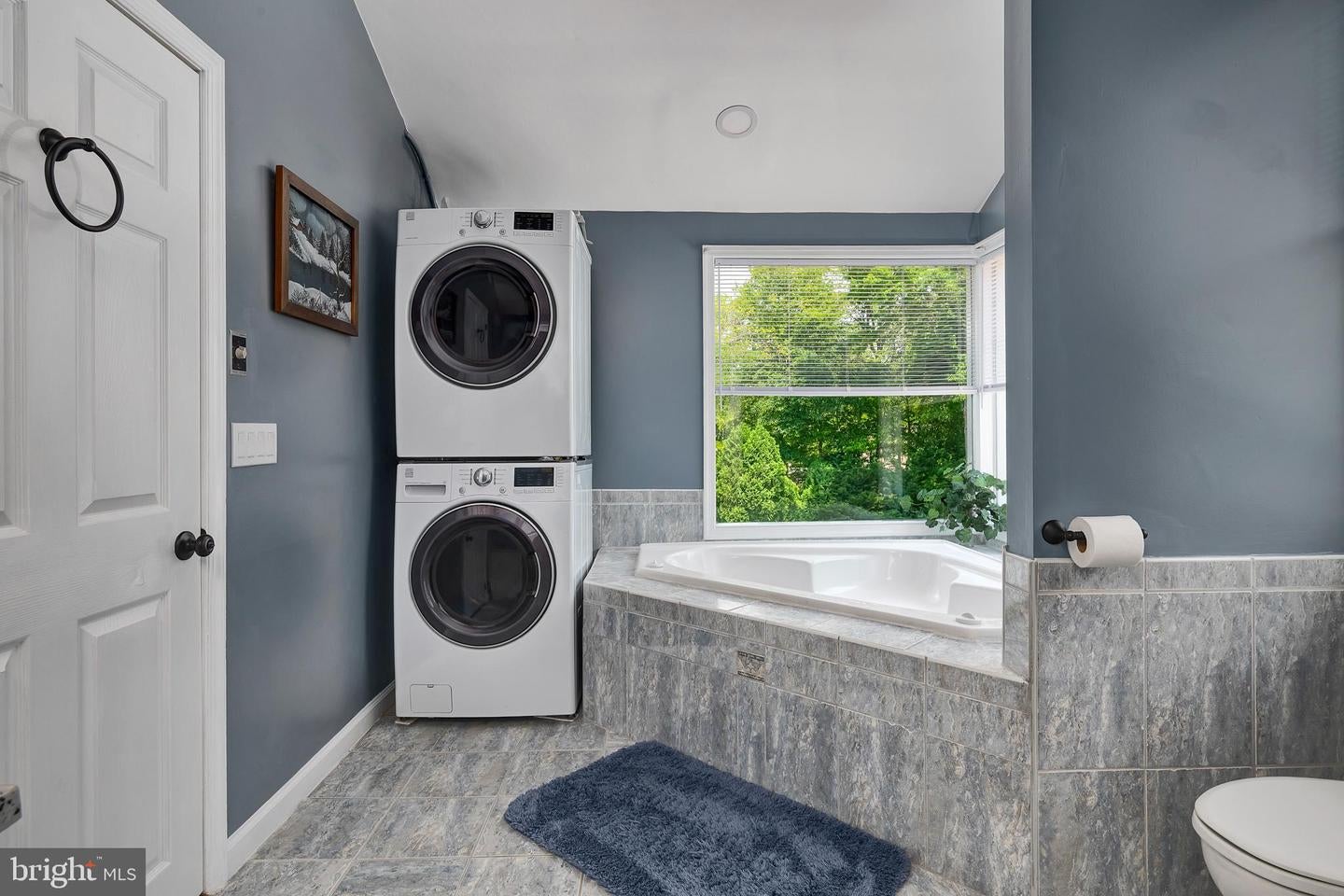 Manahawkin, New Jersey, 08050, United States, 4 Bedrooms Bedrooms, ,3 BathroomsBathrooms,Residential,Active,1879973