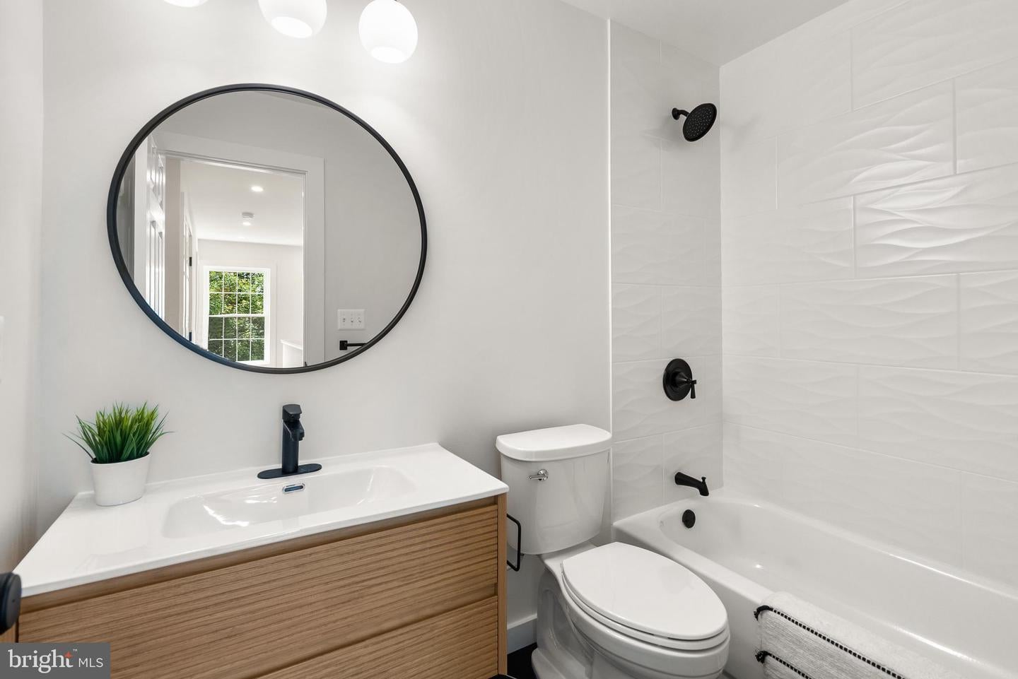 Kensington, Maryland, 20895, United States, 5 Bedrooms Bedrooms, ,4 BathroomsBathrooms,Residential,Active,1904171