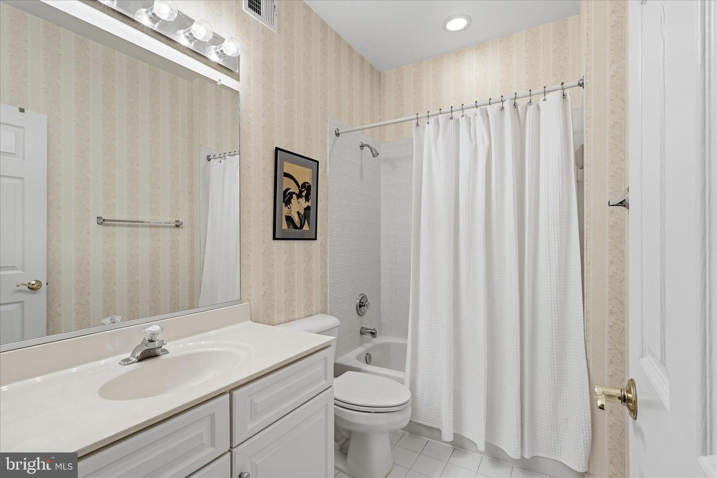 Oakton, Virginia, 22124, United States, 5 Bedrooms Bedrooms, ,5 BathroomsBathrooms,Residential,Pending,2045766
