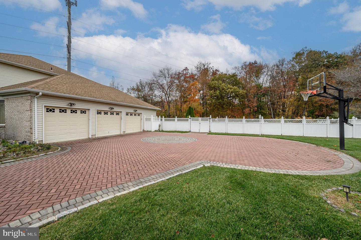 Monmouth Junction, New Jersey, 08852, United States, 5 Bedrooms Bedrooms, ,5 BathroomsBathrooms,Residential,Active,1987239