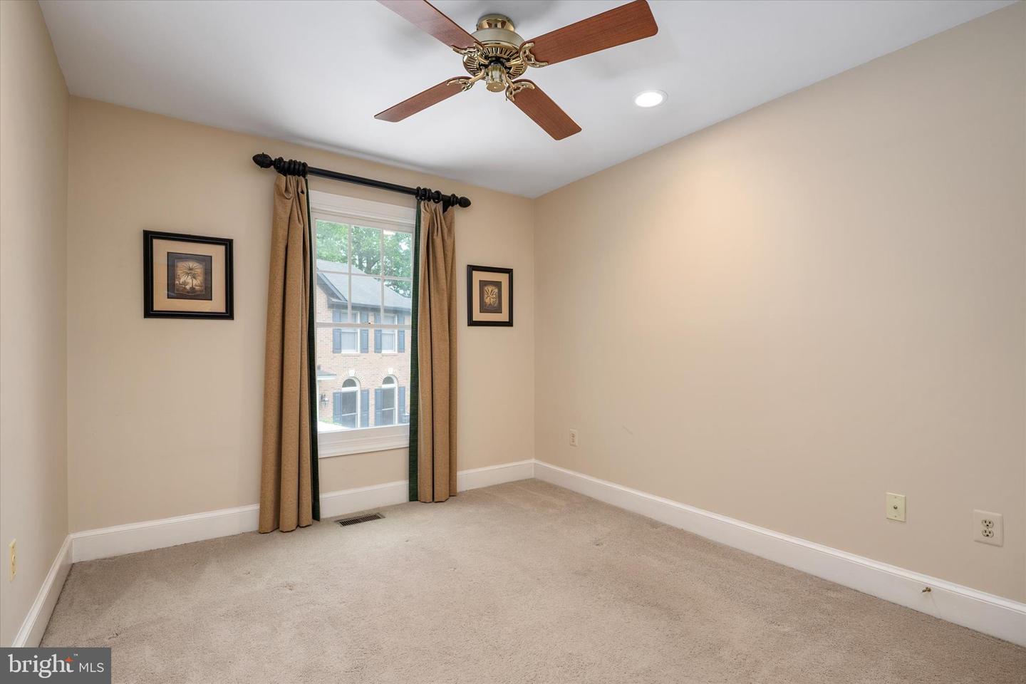 Rockville, Maryland, 20852, United States, 4 Bedrooms Bedrooms, ,4 BathroomsBathrooms,Residential,Active,2045026