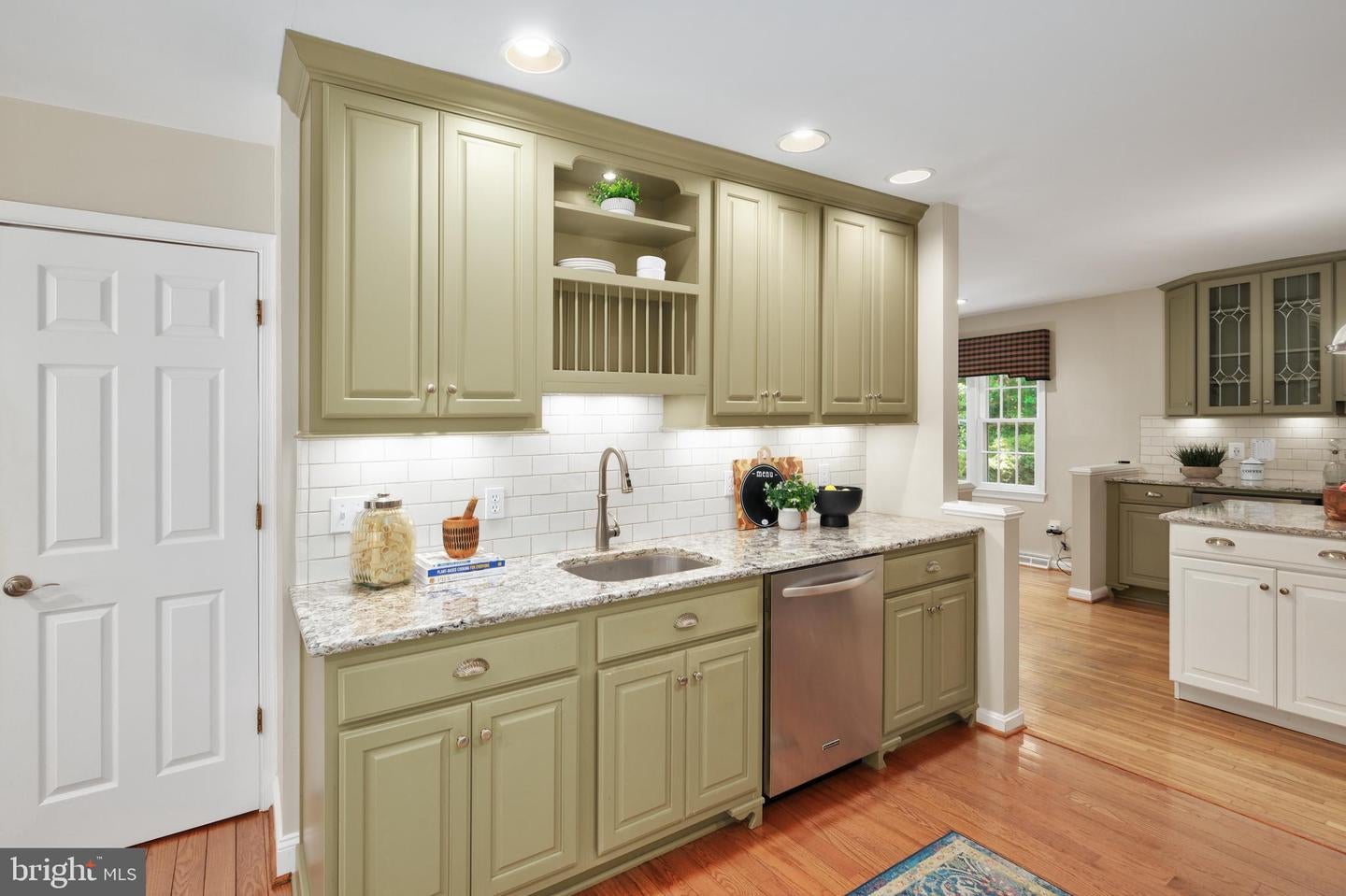 Fairfax Station, Virginia, 22039, United States, 4 Bedrooms Bedrooms, ,3 BathroomsBathrooms,Residential,Active,1936424