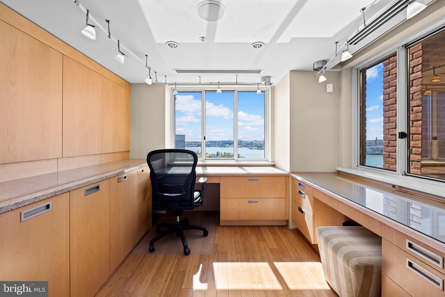 Baltimore, Maryland, 21202, United States, 3 Bedrooms Bedrooms, ,4 BathroomsBathrooms,Residential,Active,1963429