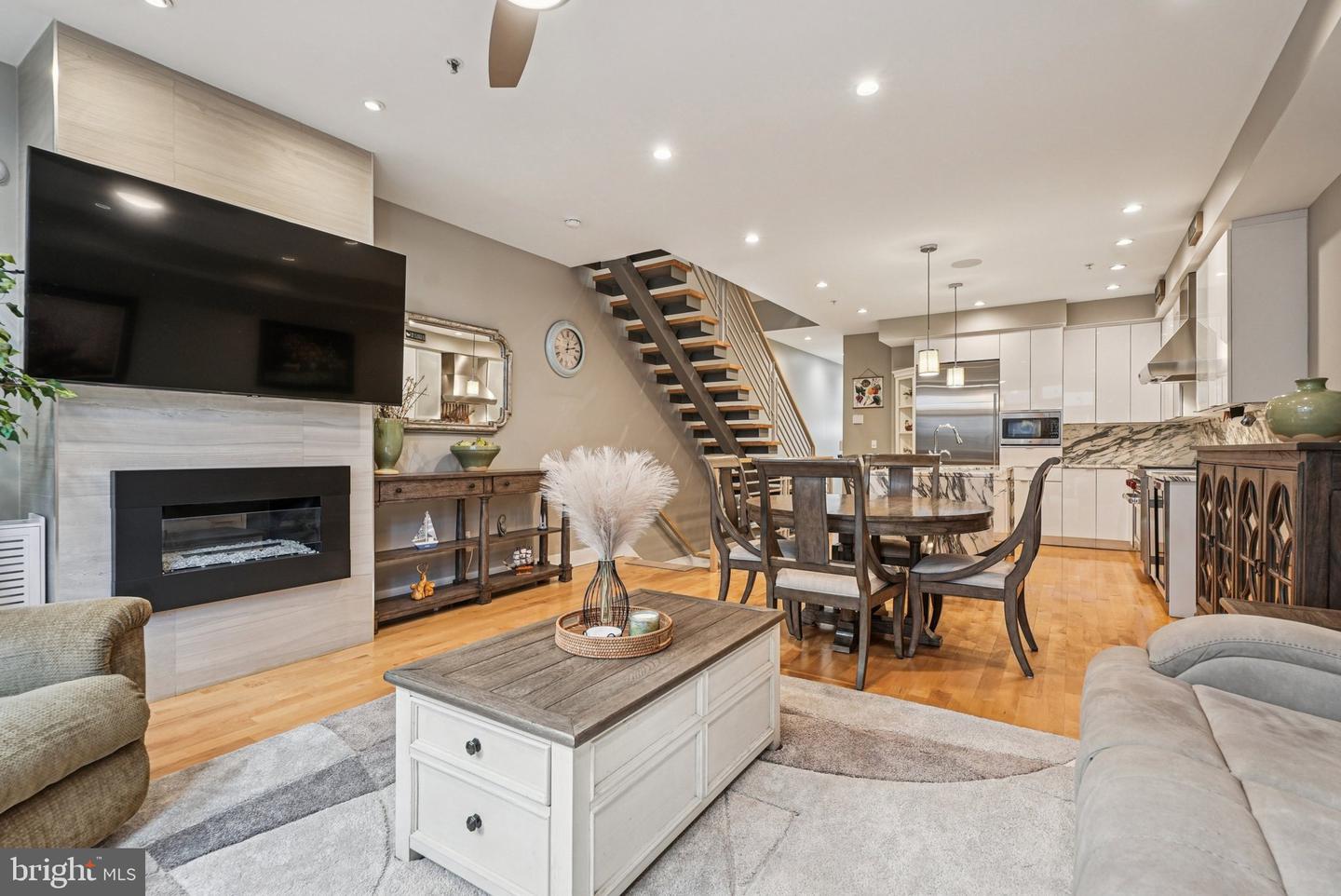 Philadelphia, Pennsylvania, 19147, United States, 4 Bedrooms Bedrooms, ,4 BathroomsBathrooms,Residential,Active,1999178