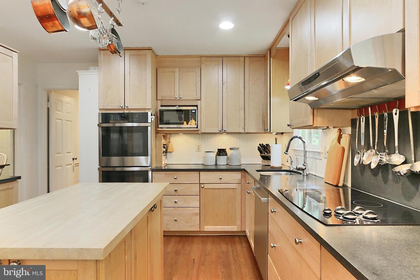 Fairfax, Virginia, 22032, United States, 4 Bedrooms Bedrooms, ,3 BathroomsBathrooms,Residential,Active,1810450