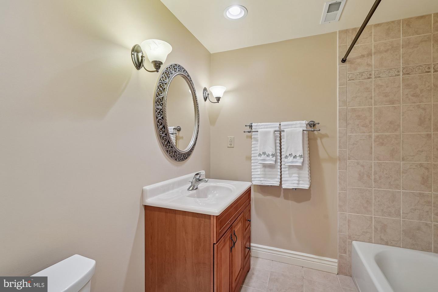 Chantilly, Virginia, 20152, United States, 4 Bedrooms Bedrooms, ,5 BathroomsBathrooms,Residential,Active,2015820