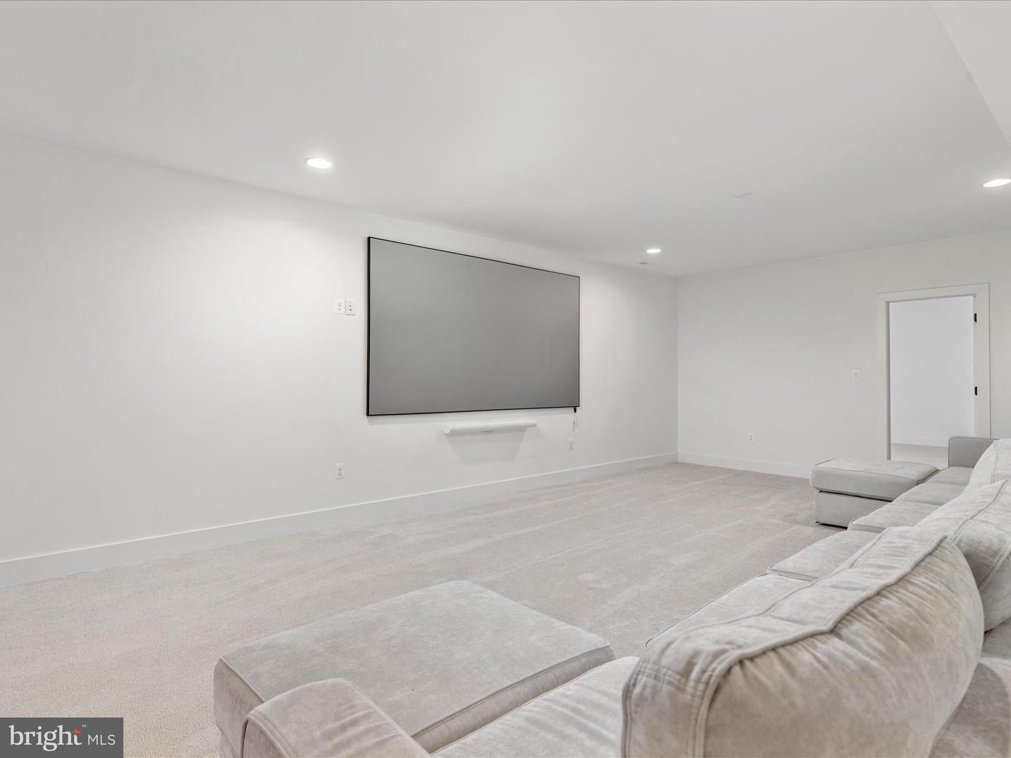 Oakton, Virginia, 22124, United States, 6 Bedrooms Bedrooms, ,6 BathroomsBathrooms,Residential,Active,1960120