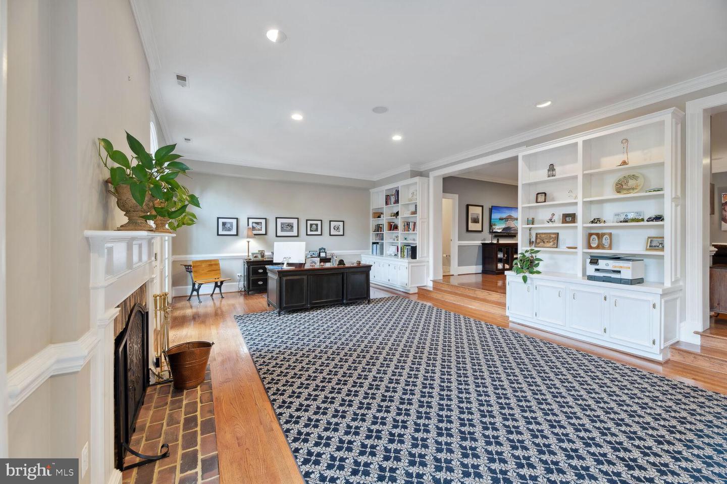 Mclean, Virginia, 22101, United States, 3 Bedrooms Bedrooms, ,6 BathroomsBathrooms,Residential,Contingent,1894225