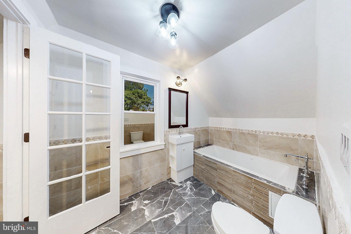 Washington, District Of Columbia, 20018, United States, 6 Bedrooms Bedrooms, ,5 BathroomsBathrooms,Residential,Active,2001347