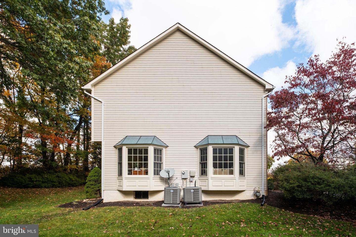 Fairfax Station, Virginia, 22039, United States, 4 Bedrooms Bedrooms, ,4 BathroomsBathrooms,Residential,Active,1988427