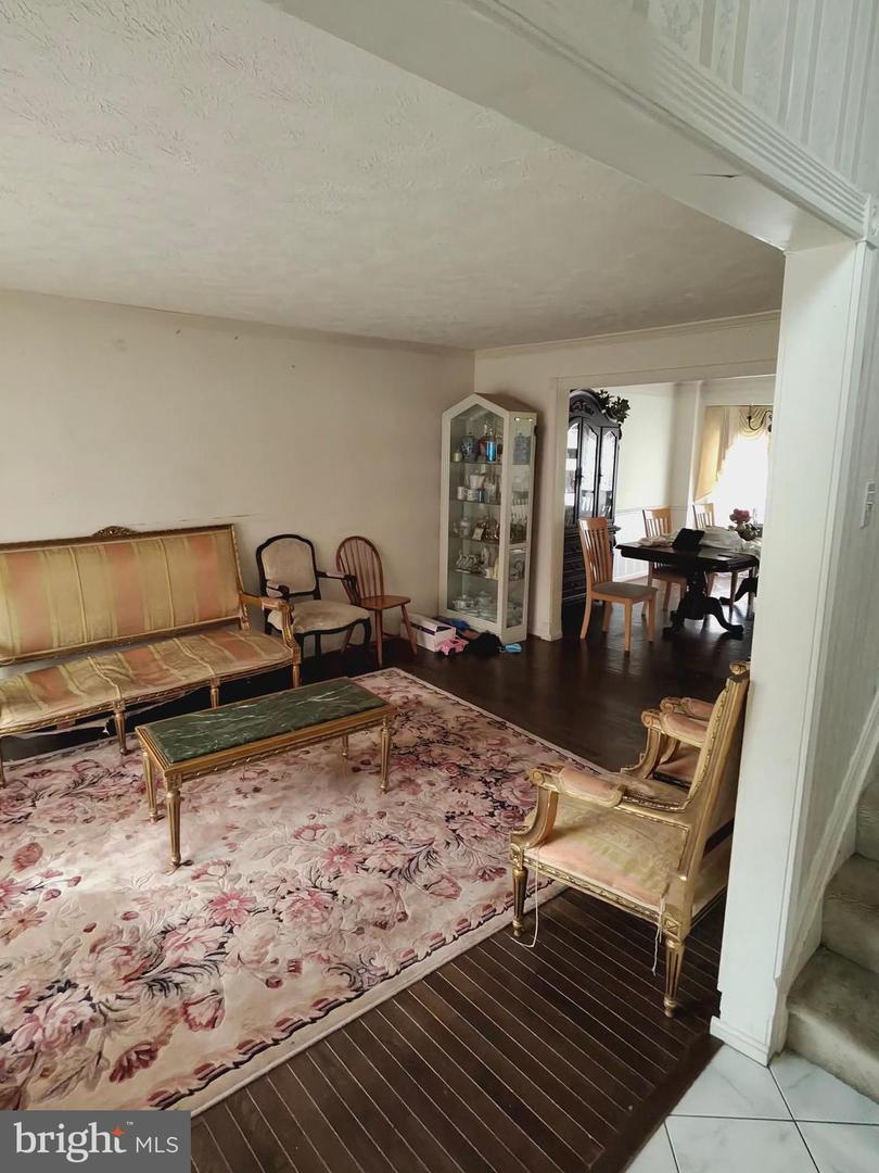 Fairfax, Virginia, 22032, United States, 5 Bedrooms Bedrooms, ,4 BathroomsBathrooms,Residential,Active,1905343