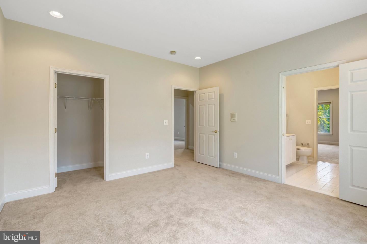 Haymarket, Virginia, 20169, United States, 5 Bedrooms Bedrooms, ,5 BathroomsBathrooms,Residential,Pending,2031766