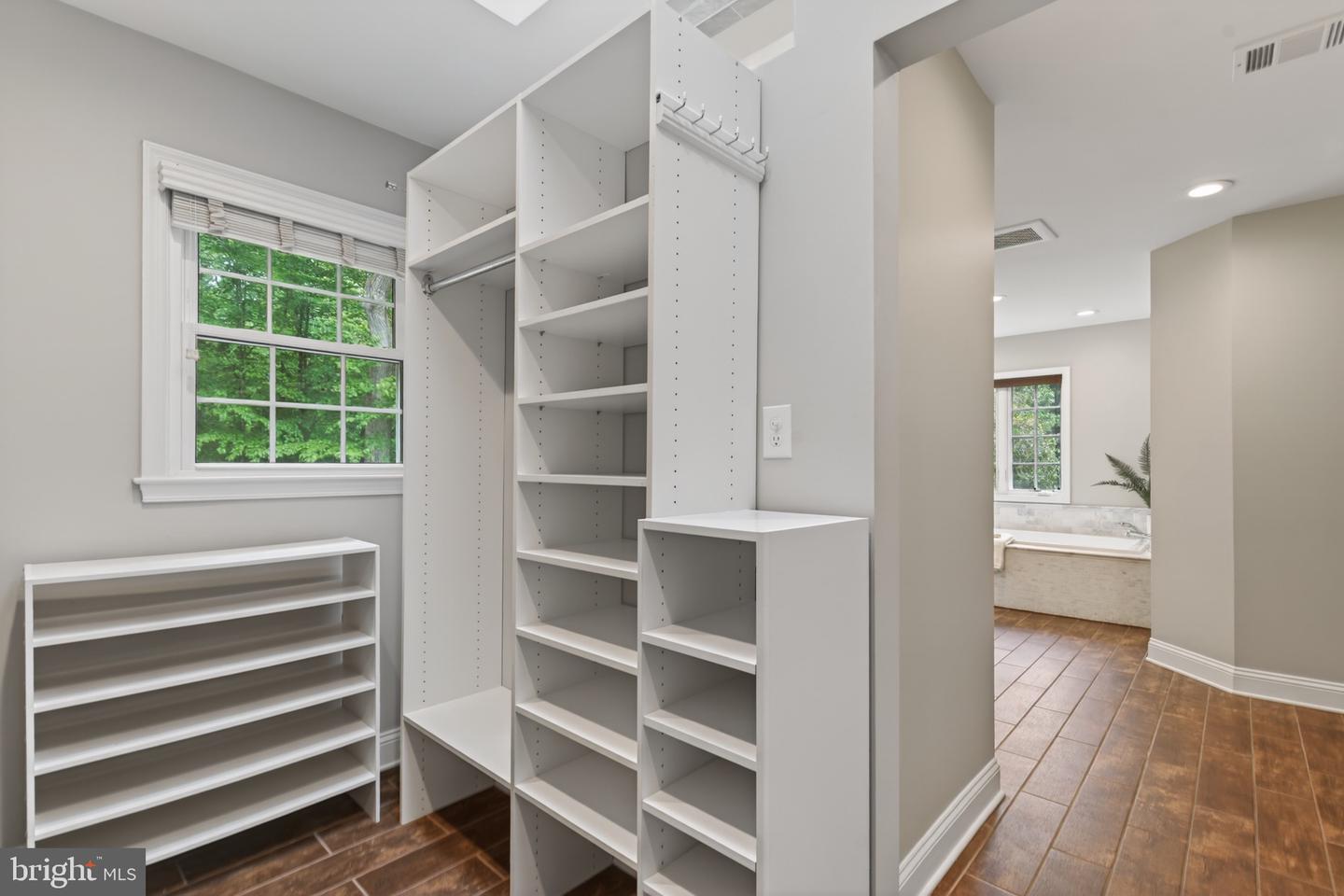 Fairfax Station, Virginia, 22039, United States, 5 Bedrooms Bedrooms, ,5 BathroomsBathrooms,Residential,Pending,2045787