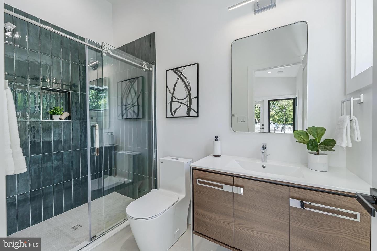 Falls Church, Virginia, 22042, United States, 5 Bedrooms Bedrooms, ,5 BathroomsBathrooms,Residential,Active,1945048