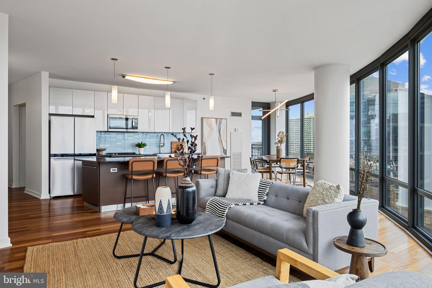 Philadelphia, Pennsylvania, 19103, United States, 3 Bedrooms Bedrooms, ,4 BathroomsBathrooms,Residential,Active,1993681