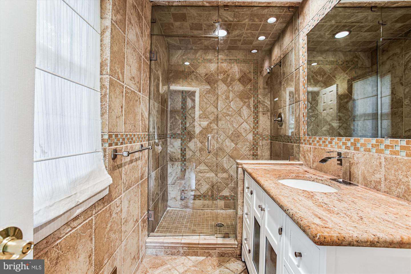 Arlington, Virginia, 22202, United States, 5 Bedrooms Bedrooms, ,3 BathroomsBathrooms,Residential,Active,1926909