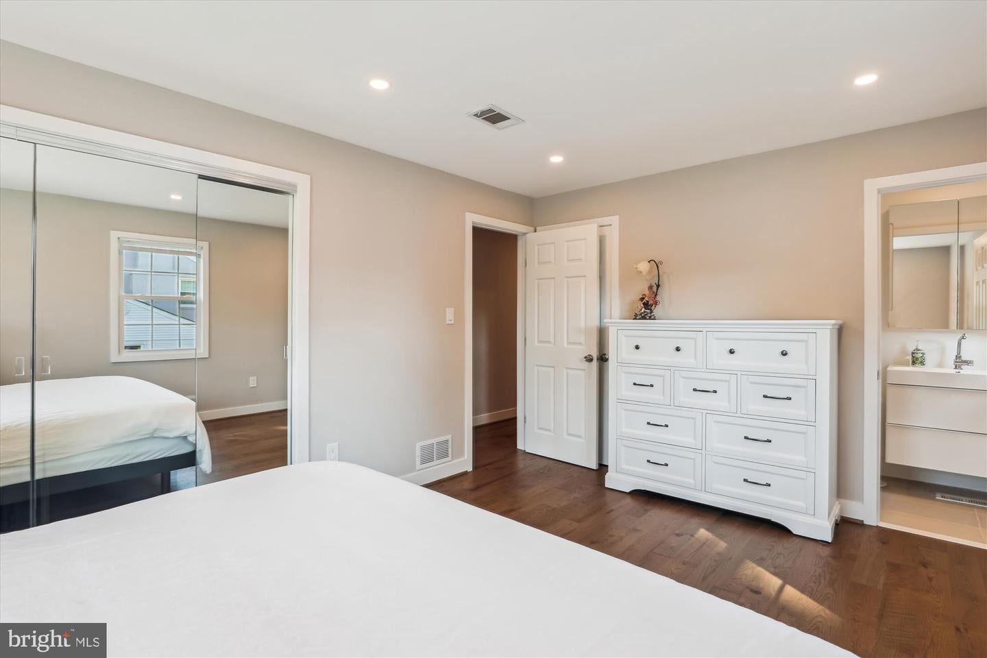 Vienna, Virginia, 22180, United States, 6 Bedrooms Bedrooms, ,4 BathroomsBathrooms,Residential,Active,1899895