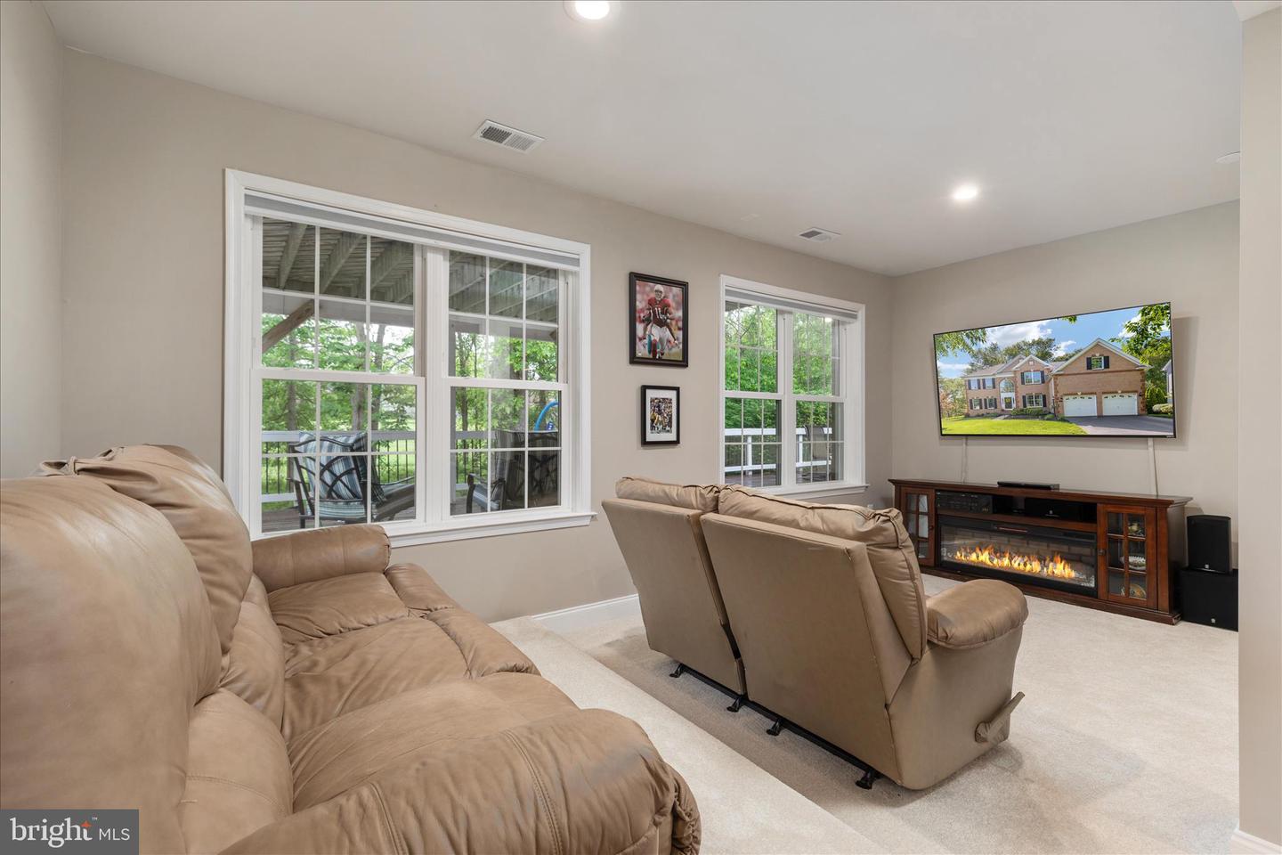 Haymarket, Virginia, 20169, United States, 5 Bedrooms Bedrooms, ,5 BathroomsBathrooms,Residential,Pending,2045778