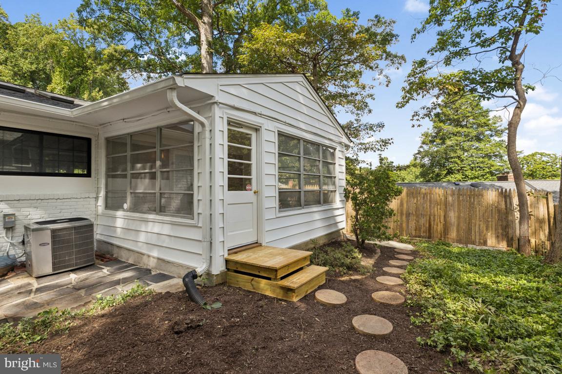 Arlington, Virginia, 22207, United States, 4 Bedrooms Bedrooms, ,3 BathroomsBathrooms,Residential,Active,1934775