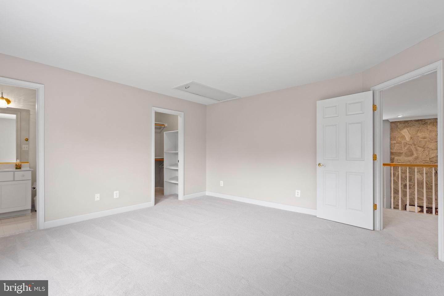 Oakton, Virginia, 22124, United States, 5 Bedrooms Bedrooms, ,5 BathroomsBathrooms,Residential,Active,1926902