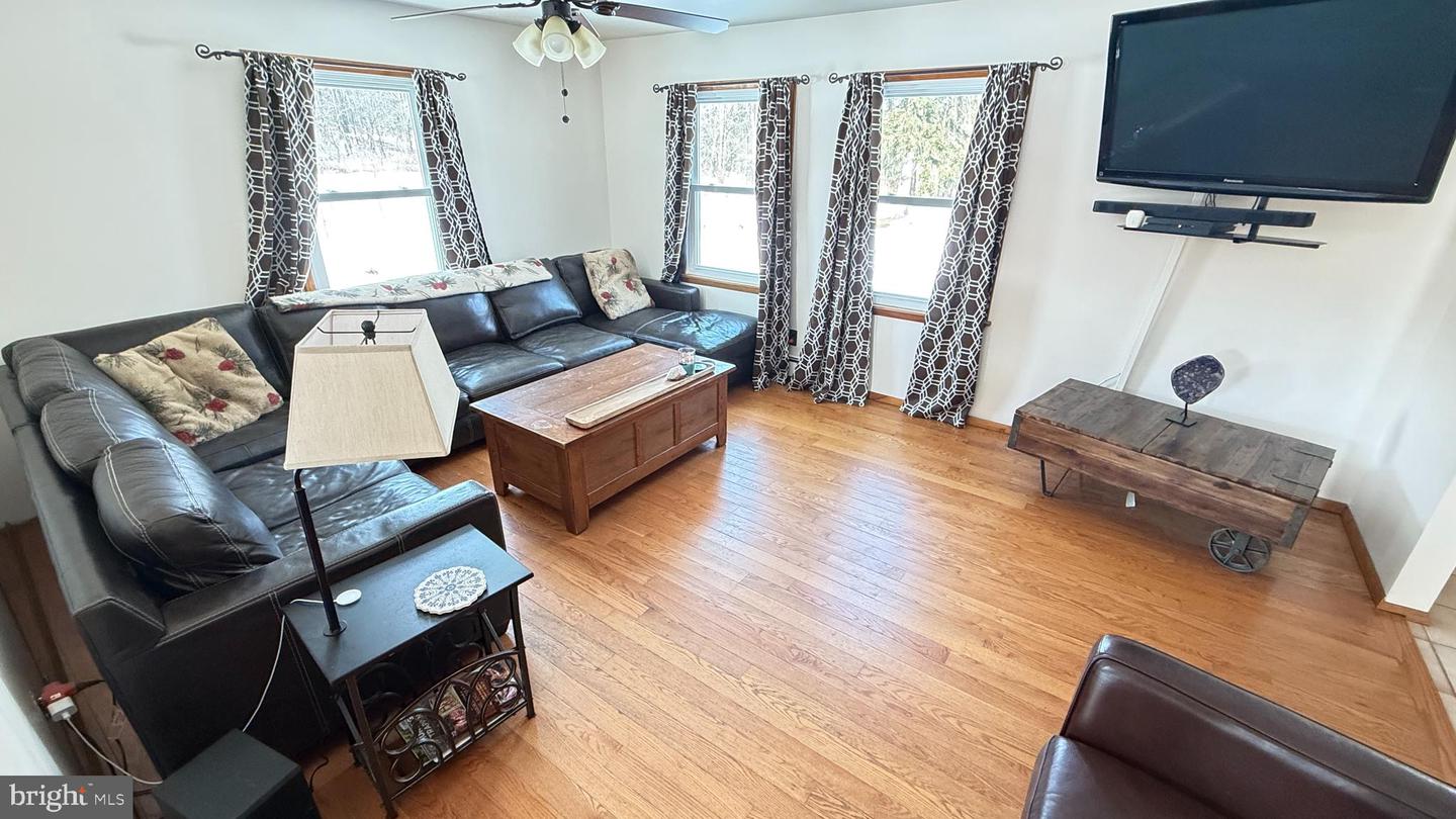 Waymart, Pennsylvania, 18472, United States, 4 Bedrooms Bedrooms, ,2 BathroomsBathrooms,Residential,Active,2007156