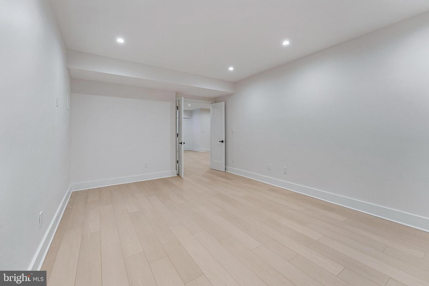 Falls Church, Virginia, 22042, United States, 5 Bedrooms Bedrooms, ,5 BathroomsBathrooms,Residential,Active,1945048