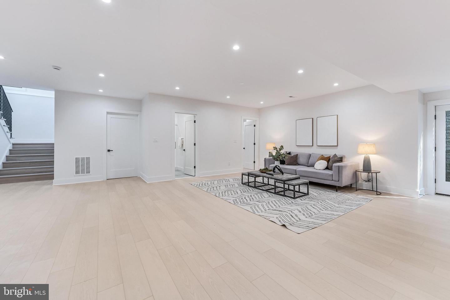 Falls Church, Virginia, 22042, United States, 5 Bedrooms Bedrooms, ,5 BathroomsBathrooms,Residential,Active,1945048