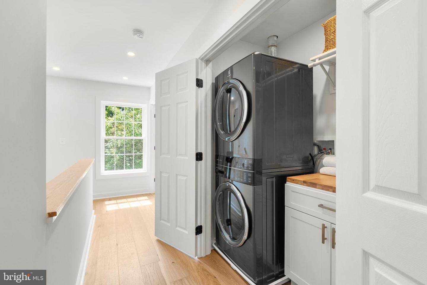 Kensington, Maryland, 20895, United States, 5 Bedrooms Bedrooms, ,4 BathroomsBathrooms,Residential,Active,1904171