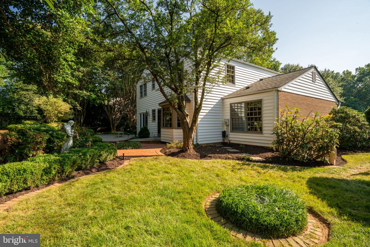 Mclean, Virginia, 22102, United States, 4 Bedrooms Bedrooms, ,3 BathroomsBathrooms,Residential,Pending,1929414