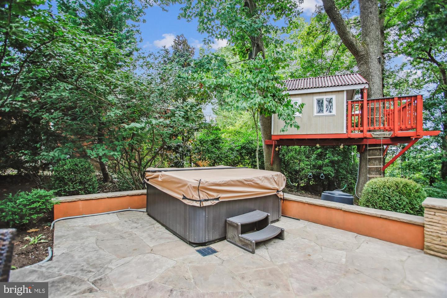 Arlington, Virginia, 22202, United States, 5 Bedrooms Bedrooms, ,3 BathroomsBathrooms,Residential,Active,1926909