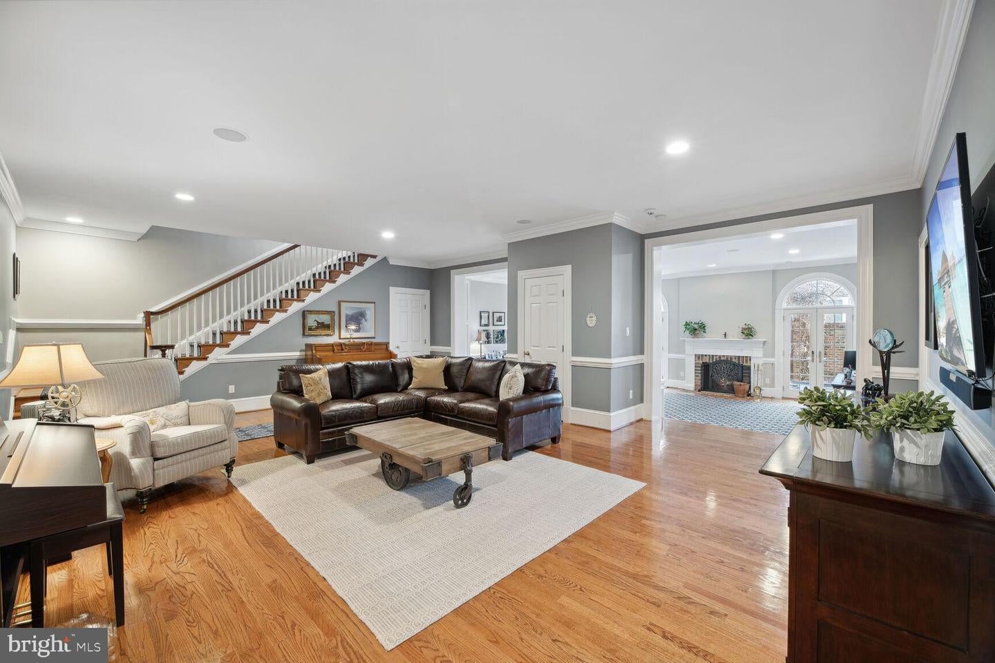 Mclean, Virginia, 22101, United States, 3 Bedrooms Bedrooms, ,6 BathroomsBathrooms,Residential,Contingent,1894225