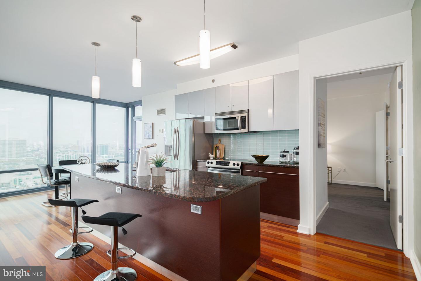 Philadelphia, Pennsylvania, 19103, United States, 3 Bedrooms Bedrooms, ,4 BathroomsBathrooms,Residential,Active,1993681