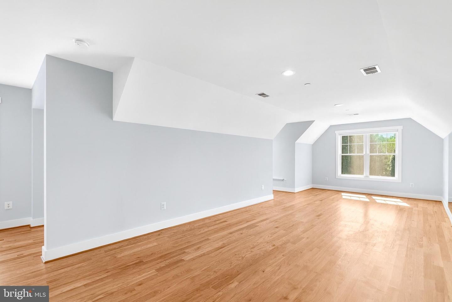 Highland, Maryland, 20777, United States, 5 Bedrooms Bedrooms, ,5 BathroomsBathrooms,Residential,Active,1944059