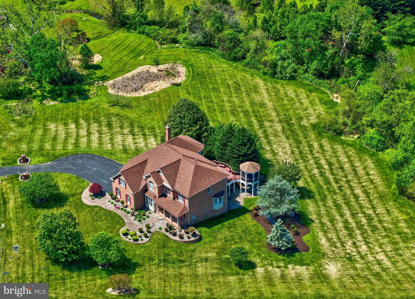 Leesburg, Virginia, 20175, United States, 5 Bedrooms Bedrooms, ,5 BathroomsBathrooms,Residential,Active,2021689