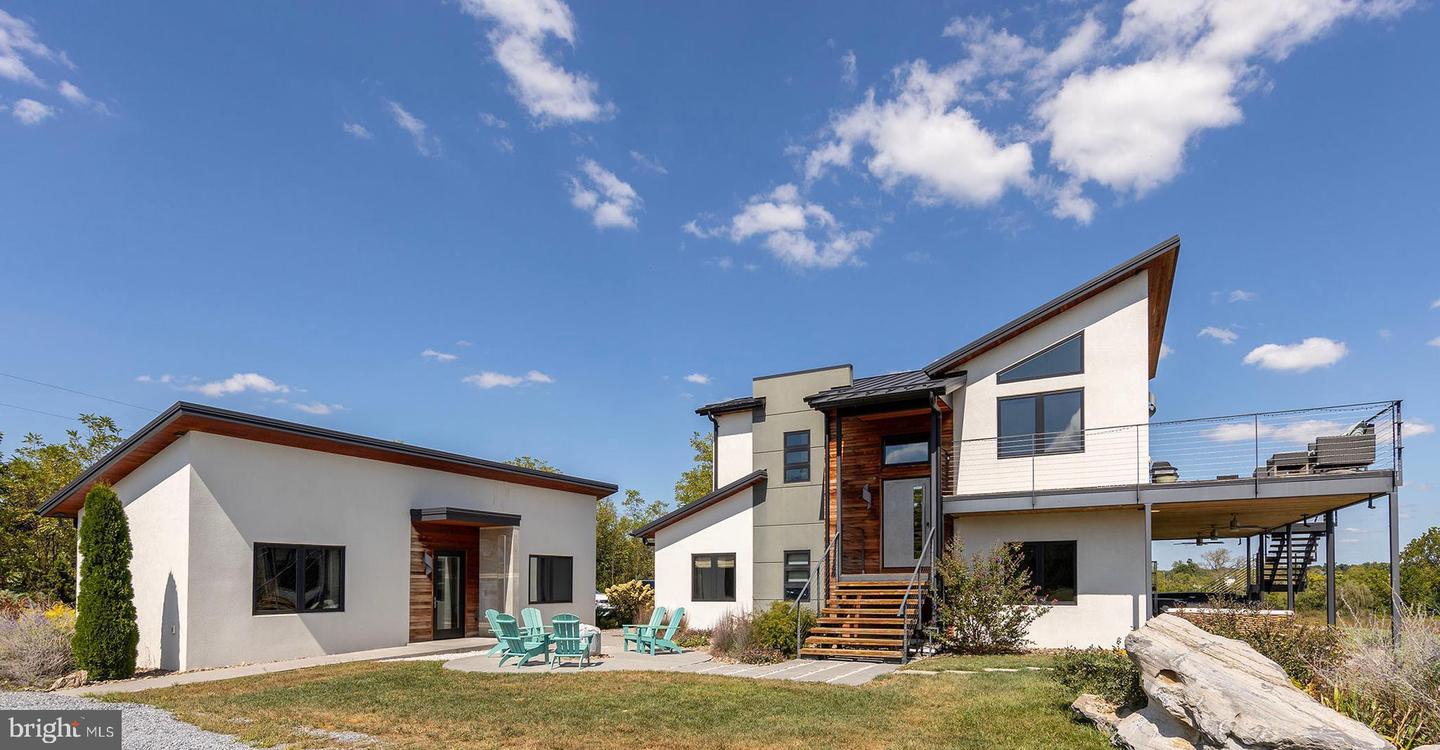 Berryville, Virginia, 22611, United States, 4 Bedrooms Bedrooms, ,4 BathroomsBathrooms,Residential,Active,1945547