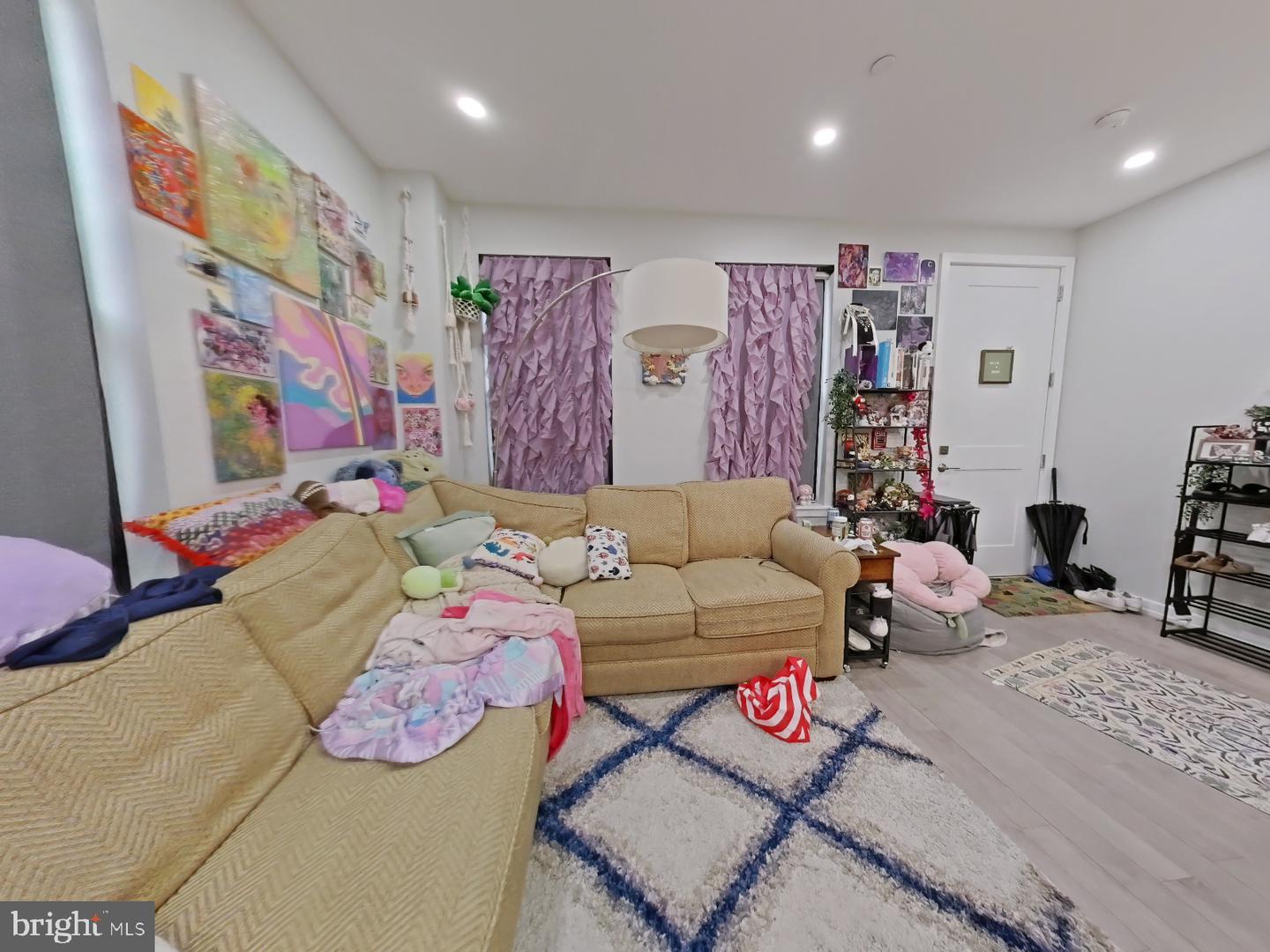 Philadelphia, Pennsylvania, 19130, United States, ,Residential,Active,1952052