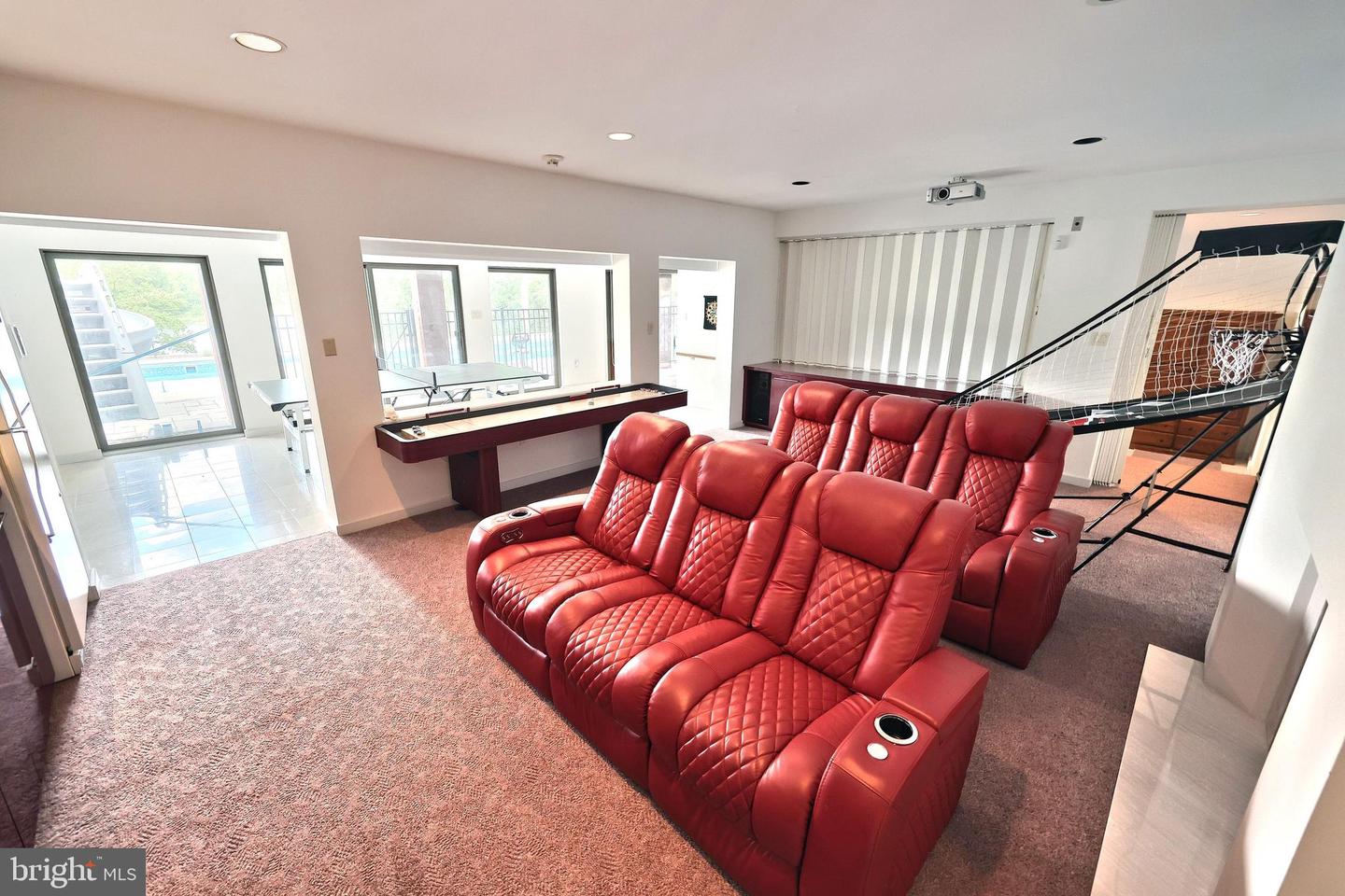 Spring Grove, Pennsylvania, 17362, United States, 6 Bedrooms Bedrooms, ,6 BathroomsBathrooms,Residential,Active,1825088