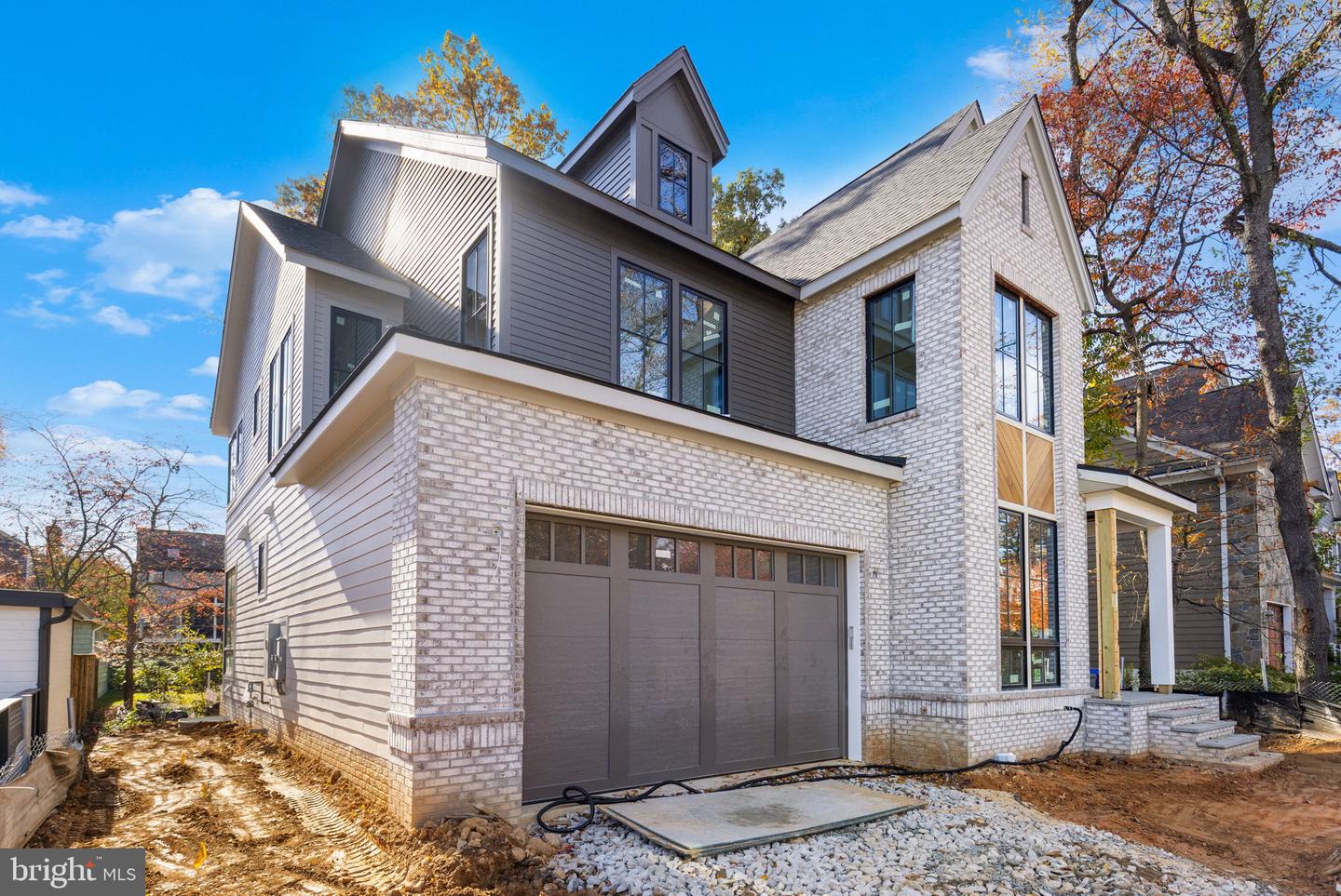 Arlington, Virginia, 22205, United States, 5 Bedrooms Bedrooms, ,6 BathroomsBathrooms,Residential,Active,1719221