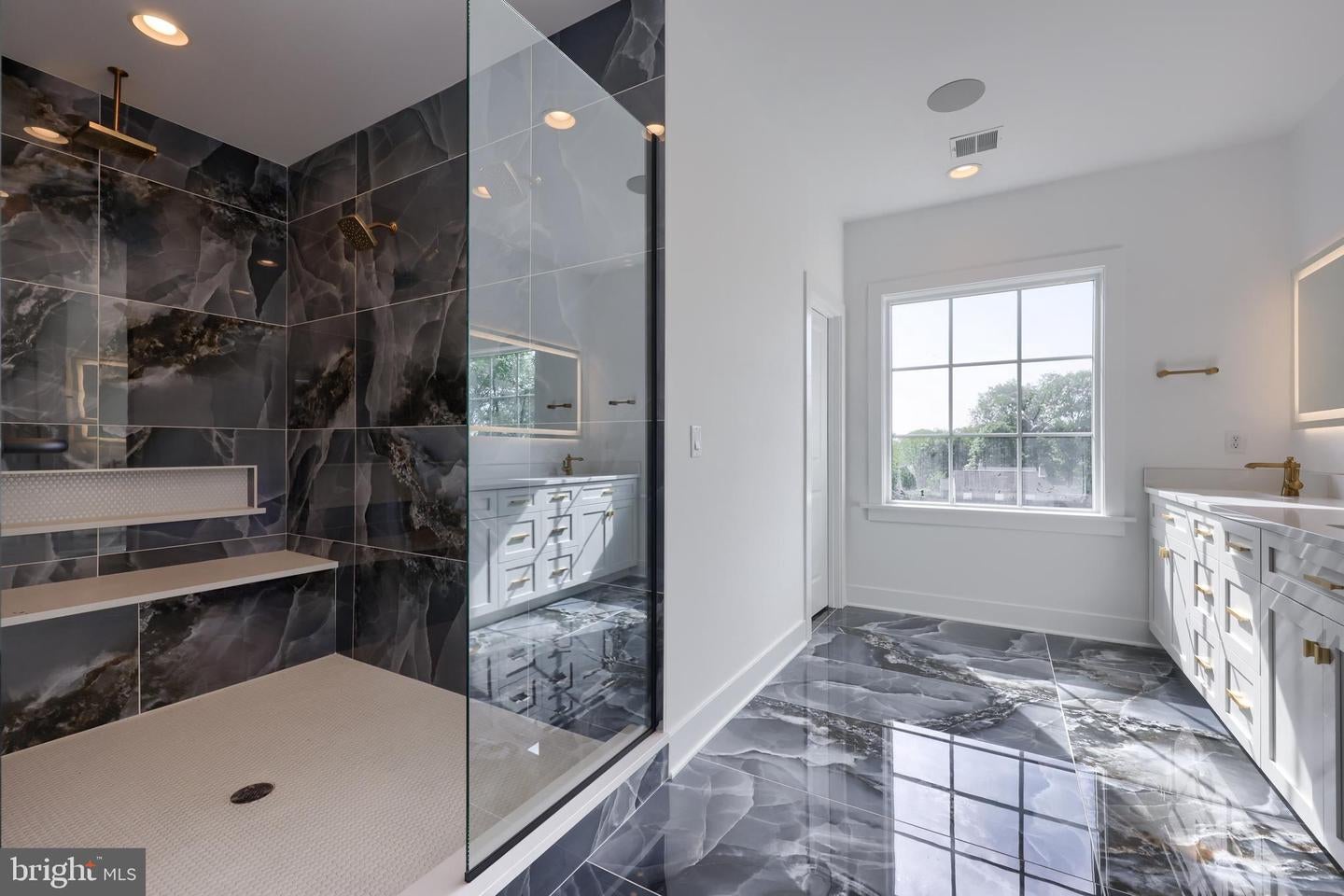 East Petersburg, Pennsylvania, 17520, United States, 4 Bedrooms Bedrooms, ,5 BathroomsBathrooms,Residential,Active,1702111