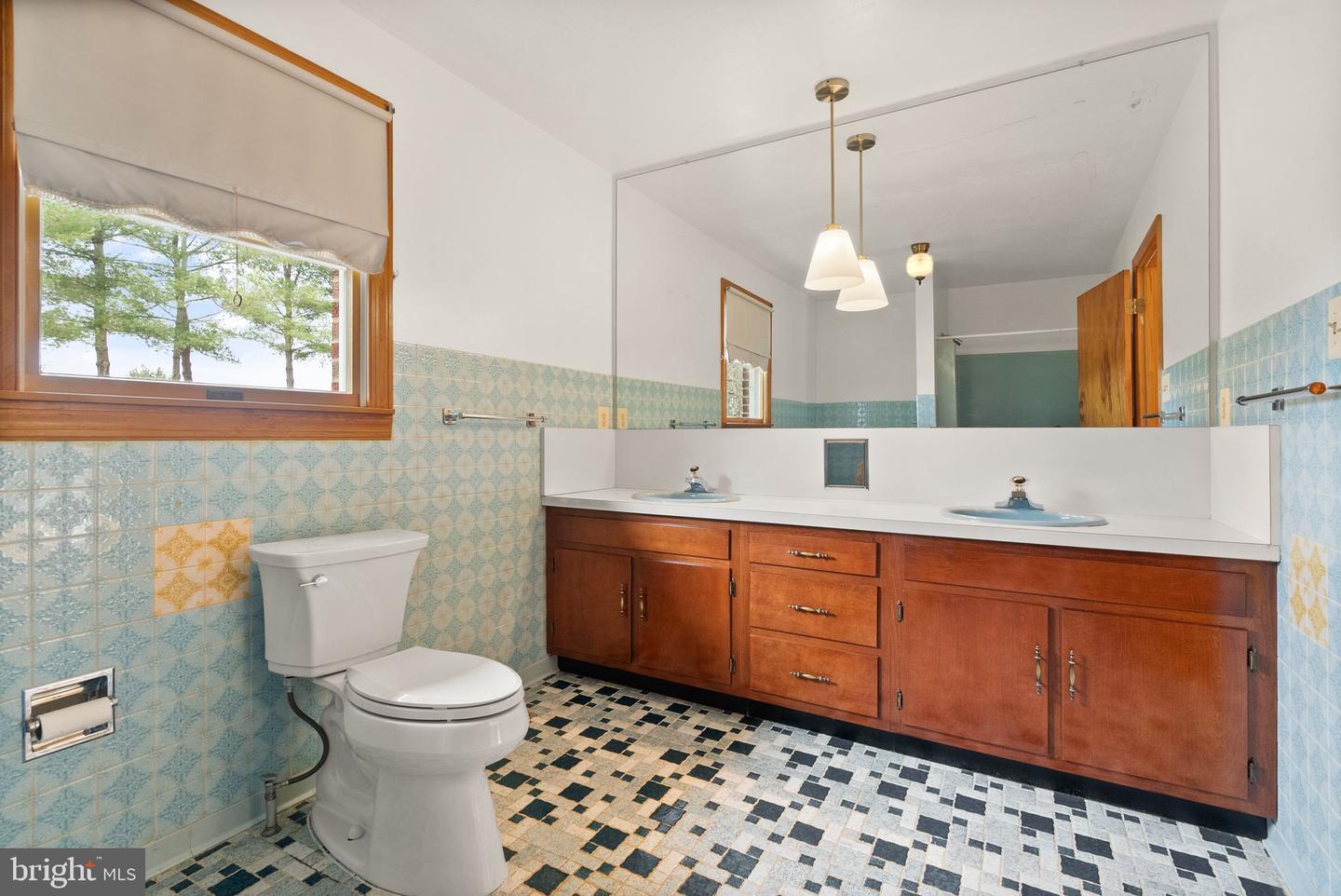 Amissville, Virginia, 20106, United States, 7 Bedrooms Bedrooms, ,4 BathroomsBathrooms,Residential,Active,1849572