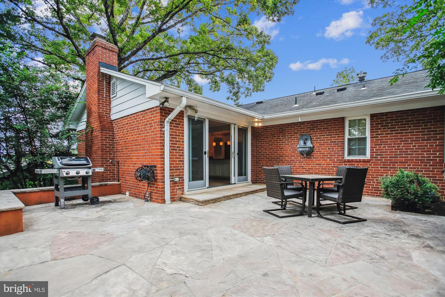 Arlington, Virginia, 22202, United States, 5 Bedrooms Bedrooms, ,3 BathroomsBathrooms,Residential,Active,1926909