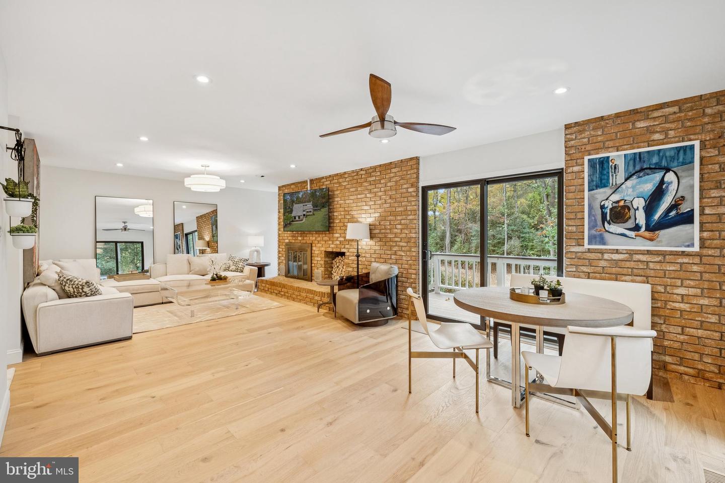 Oakton, Virginia, 22124, United States, 4 Bedrooms Bedrooms, ,4 BathroomsBathrooms,Residential,Active,1971783