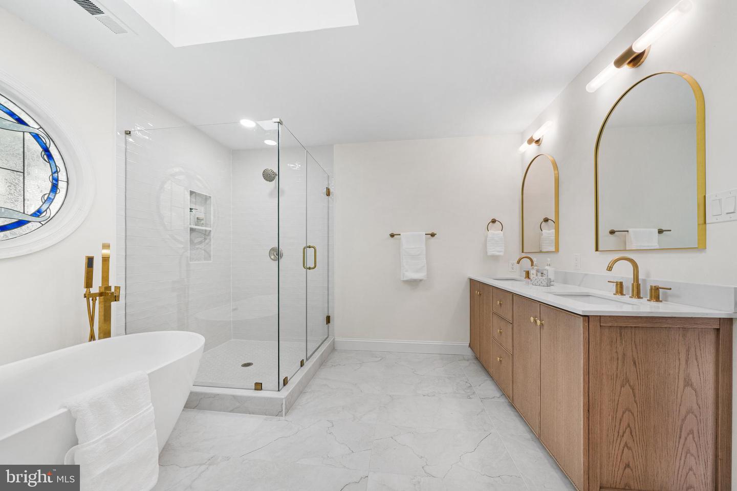 Clifton, Virginia, 20124, United States, 4 Bedrooms Bedrooms, ,4 BathroomsBathrooms,Residential,Active,2041351